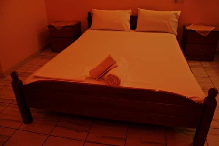 Guesthouse Bizani Neo Mpizani الغرفة الصورة